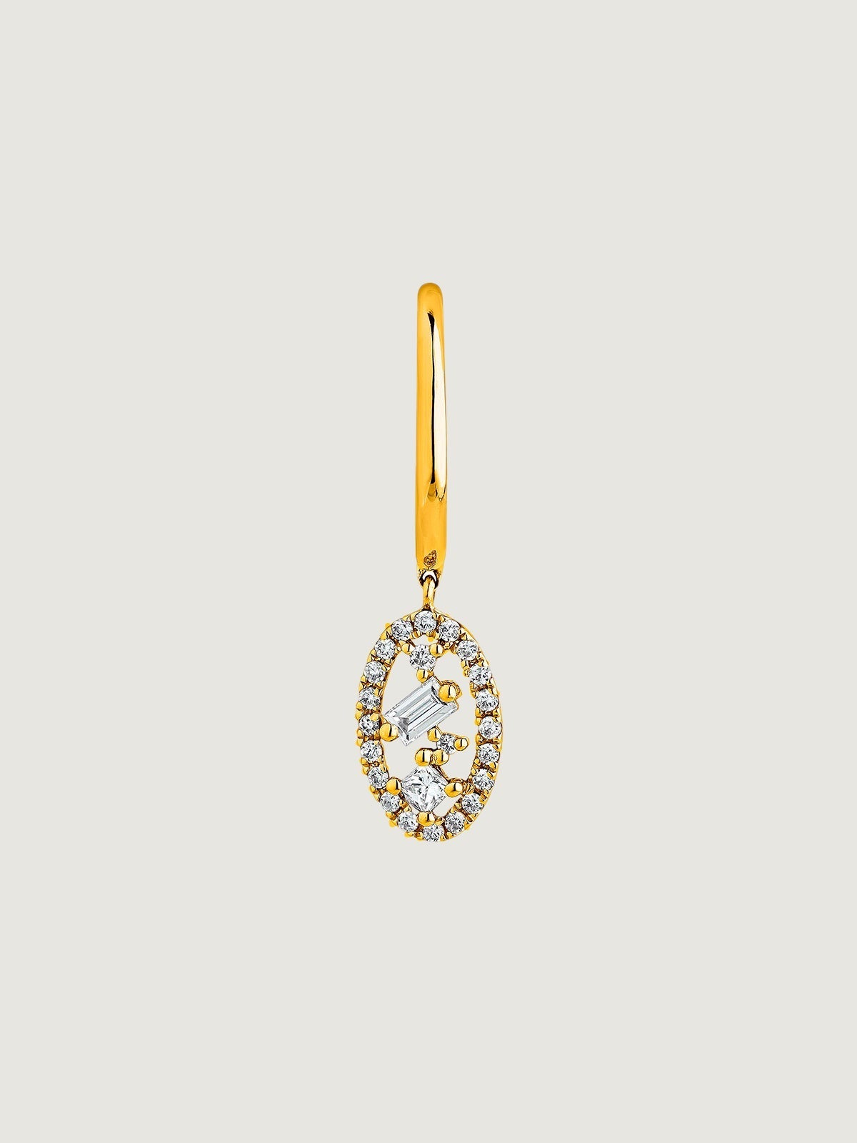 Pendiente individual de oro amarillo de 18K con diamantes