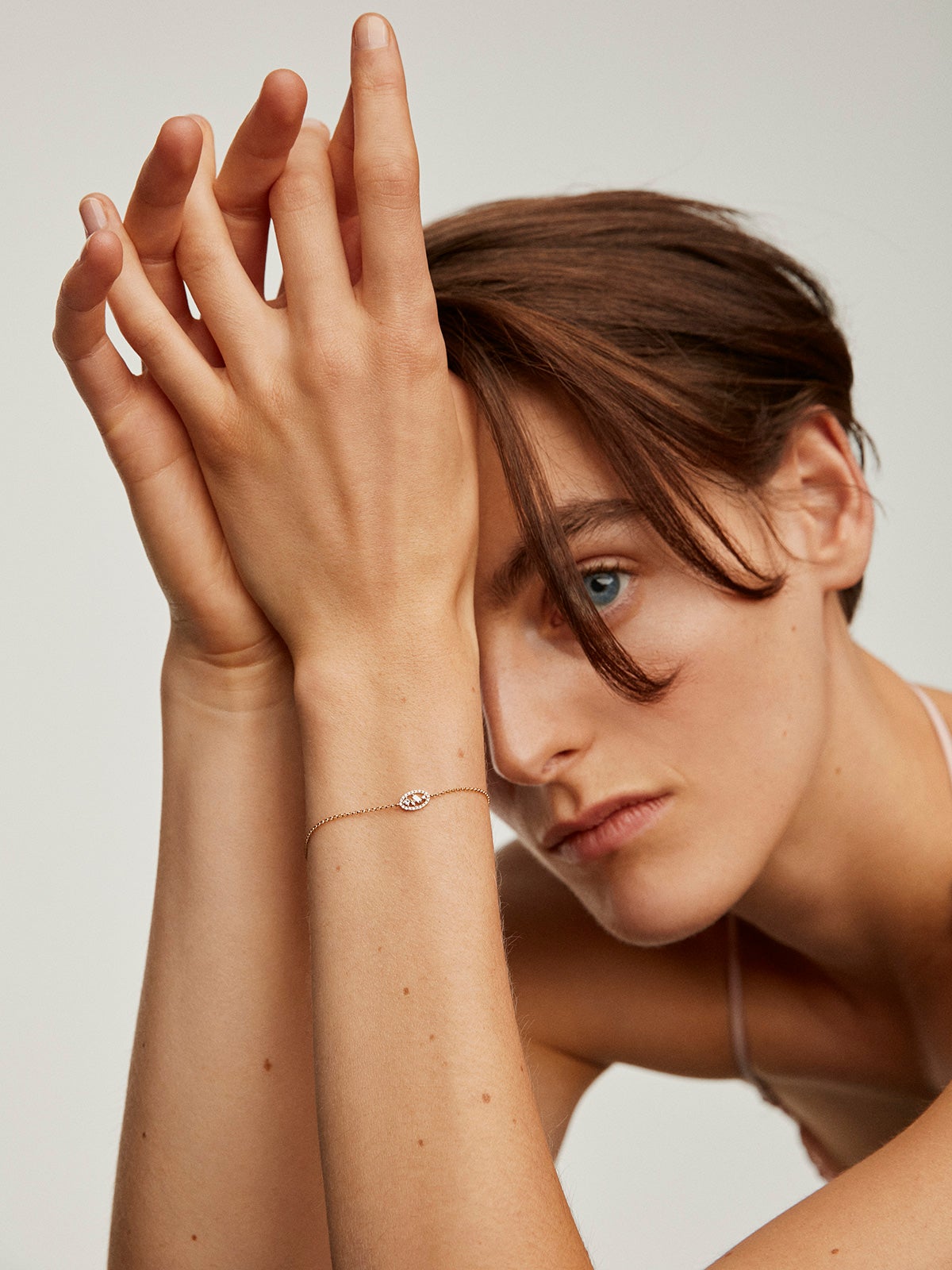 Pulsera de oro amarillo de 18kt con motivo de diamante ovalado