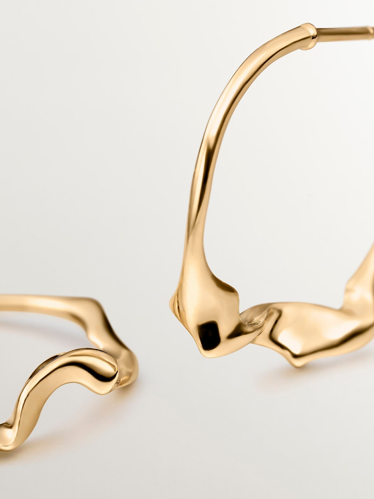 Pendientes de aro grandes irregulares de plata 925 bañada en oro amarillo de 18K