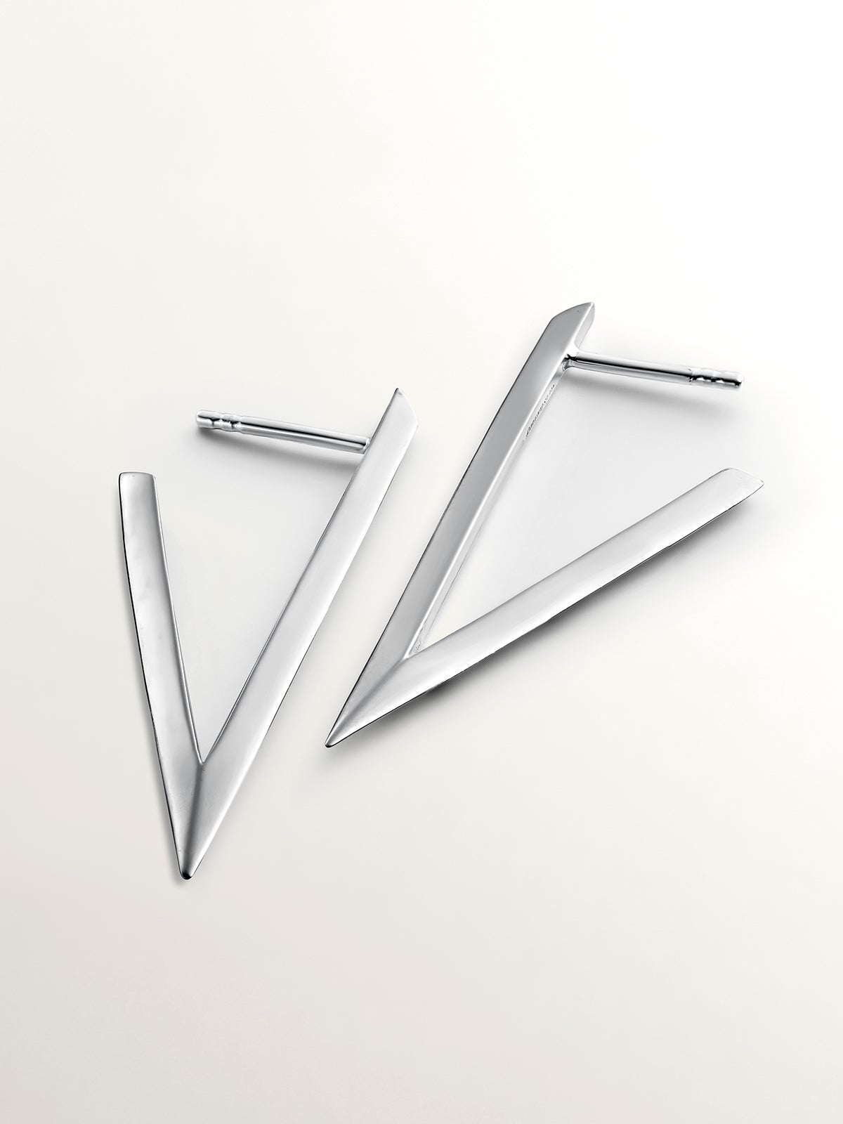 Pendientes grandes triangulares de plata 925