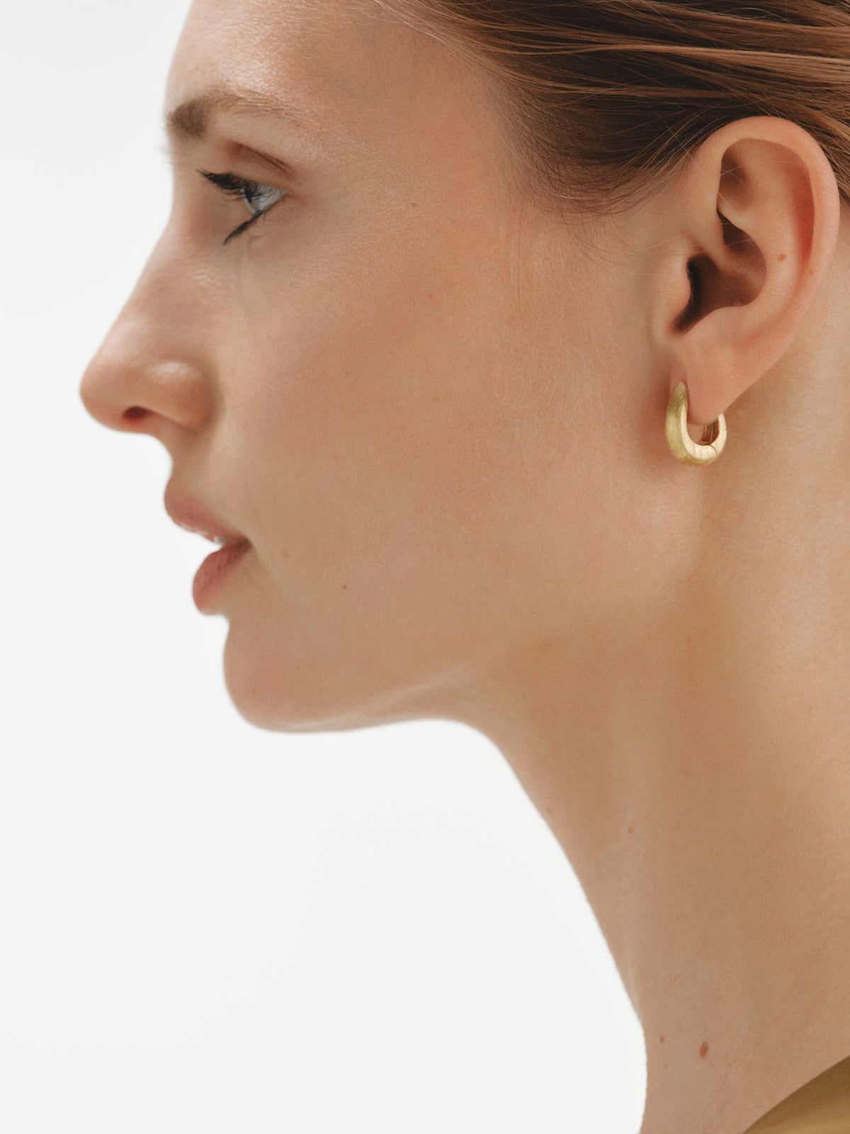 Pendientes de aro de plata 925 bañada en oro amarillo de 18K con forma ovalada