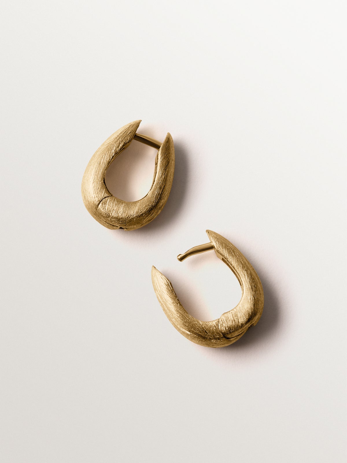 Pendientes de aro de plata 925 bañada en oro amarillo de 18K con forma ovalada