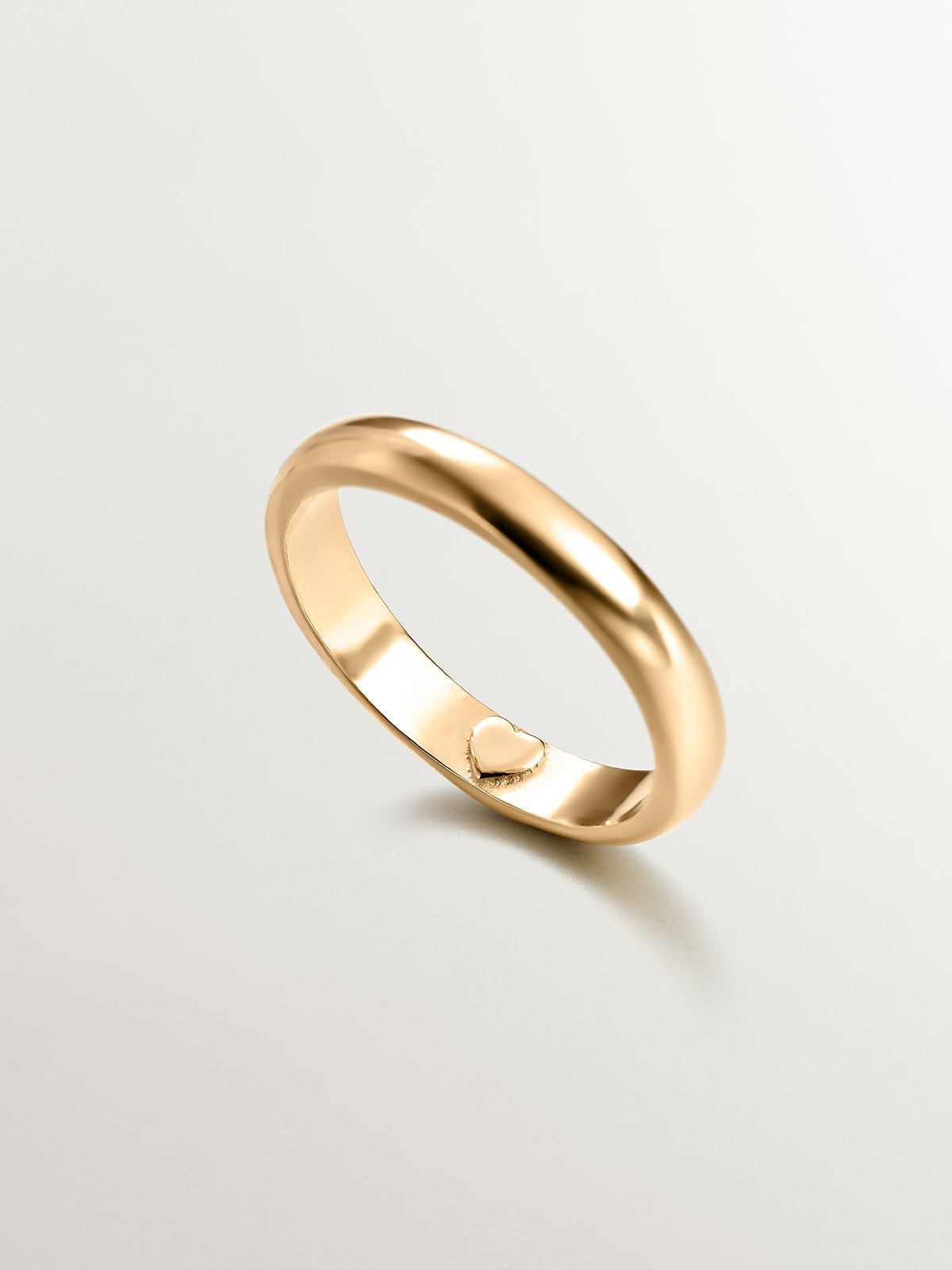 925 Silver band-style ring bathed in 18K yellow gold with an internal heart.