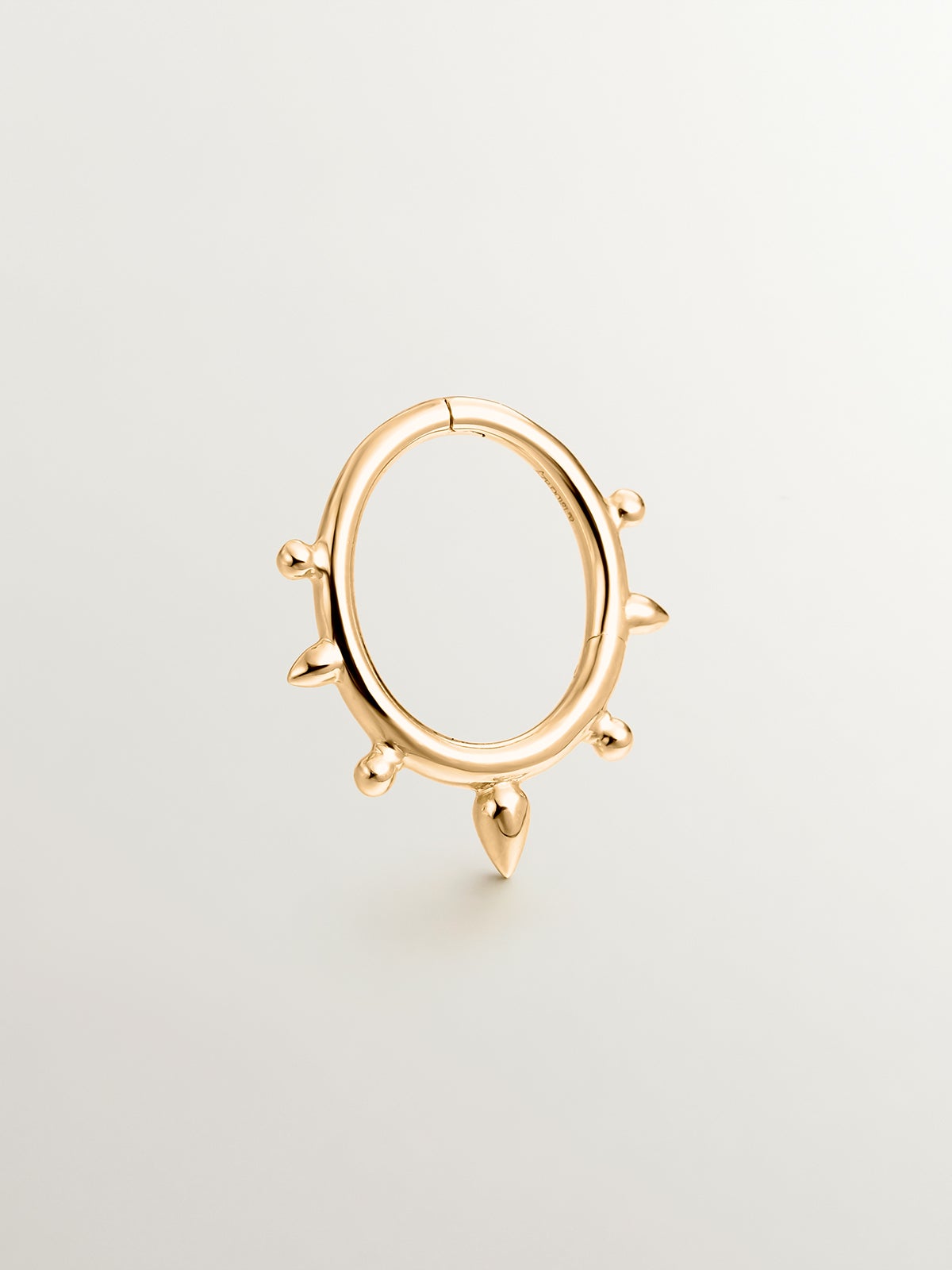 Pendiente individual de aro de ro amarillo de 9K con pinchos