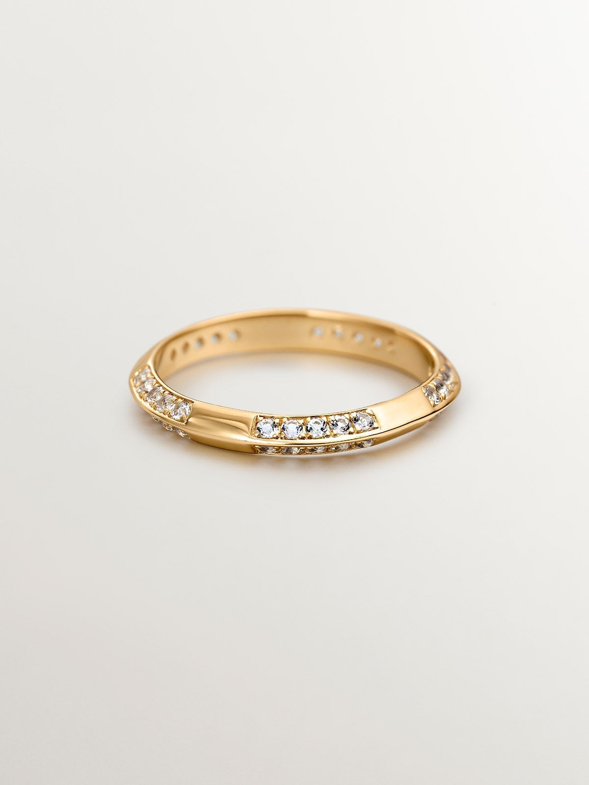 Anillo de plata 925 bañada en oro amarillo de 18K con topacios blancos