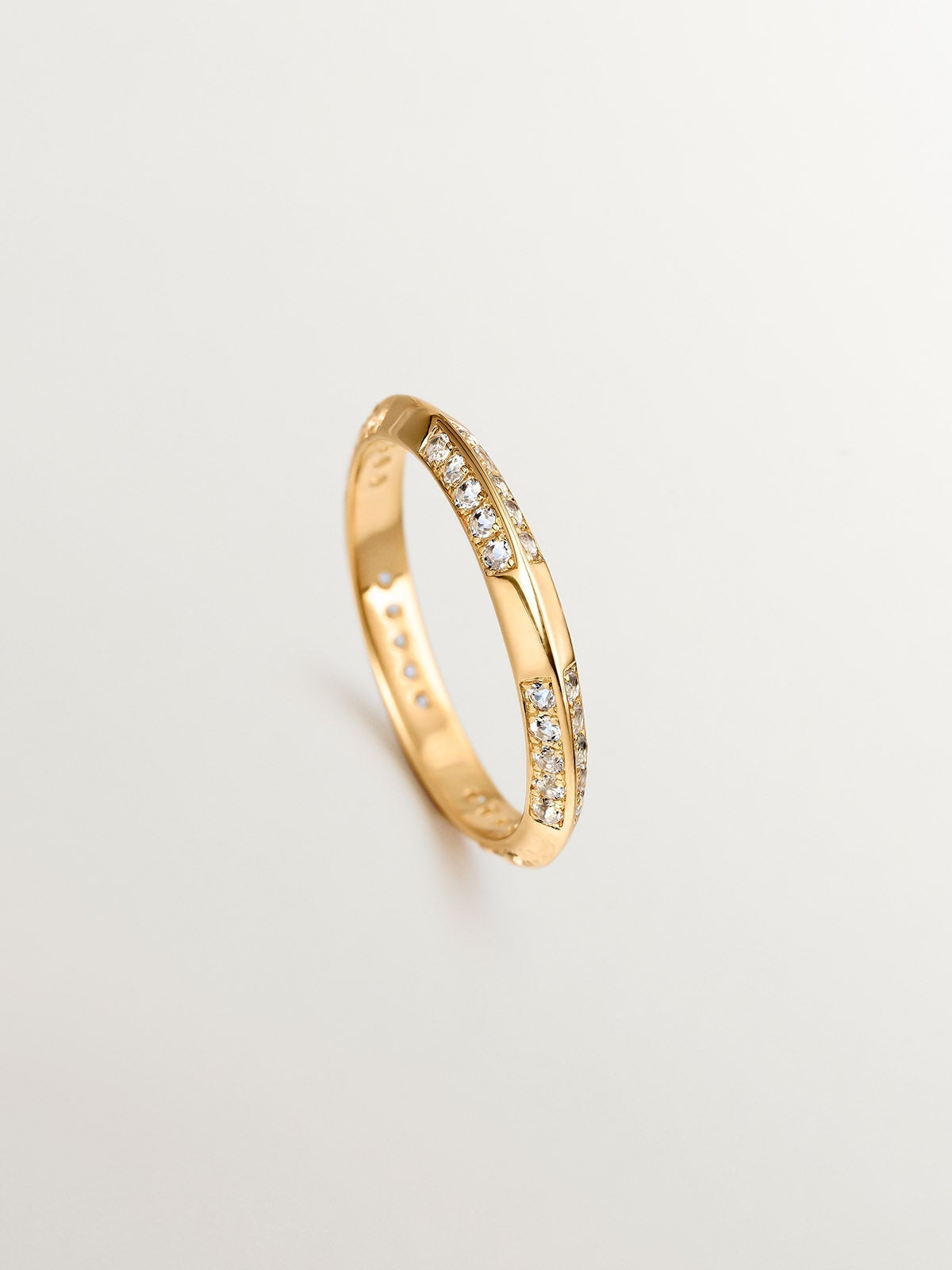 Anillo de plata 925 bañada en oro amarillo de 18K con topacios blancos