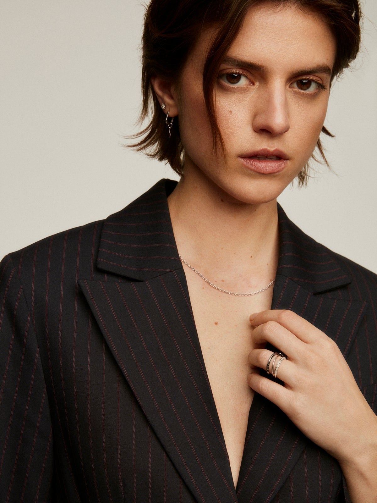 Anillo triple de plata 925 con topacios blancos y espinelas negras