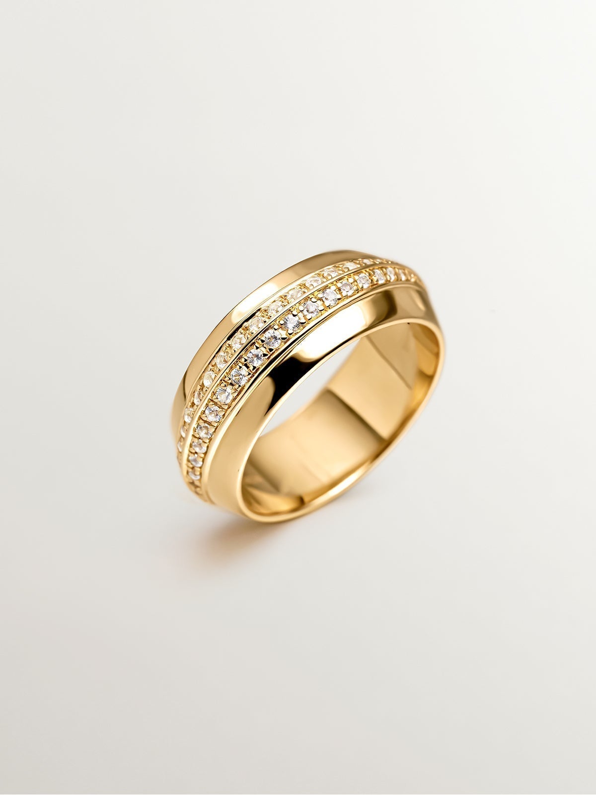 Anillo ancho de plata 925 bañada en oro amarillo de 18K con topacios blancos