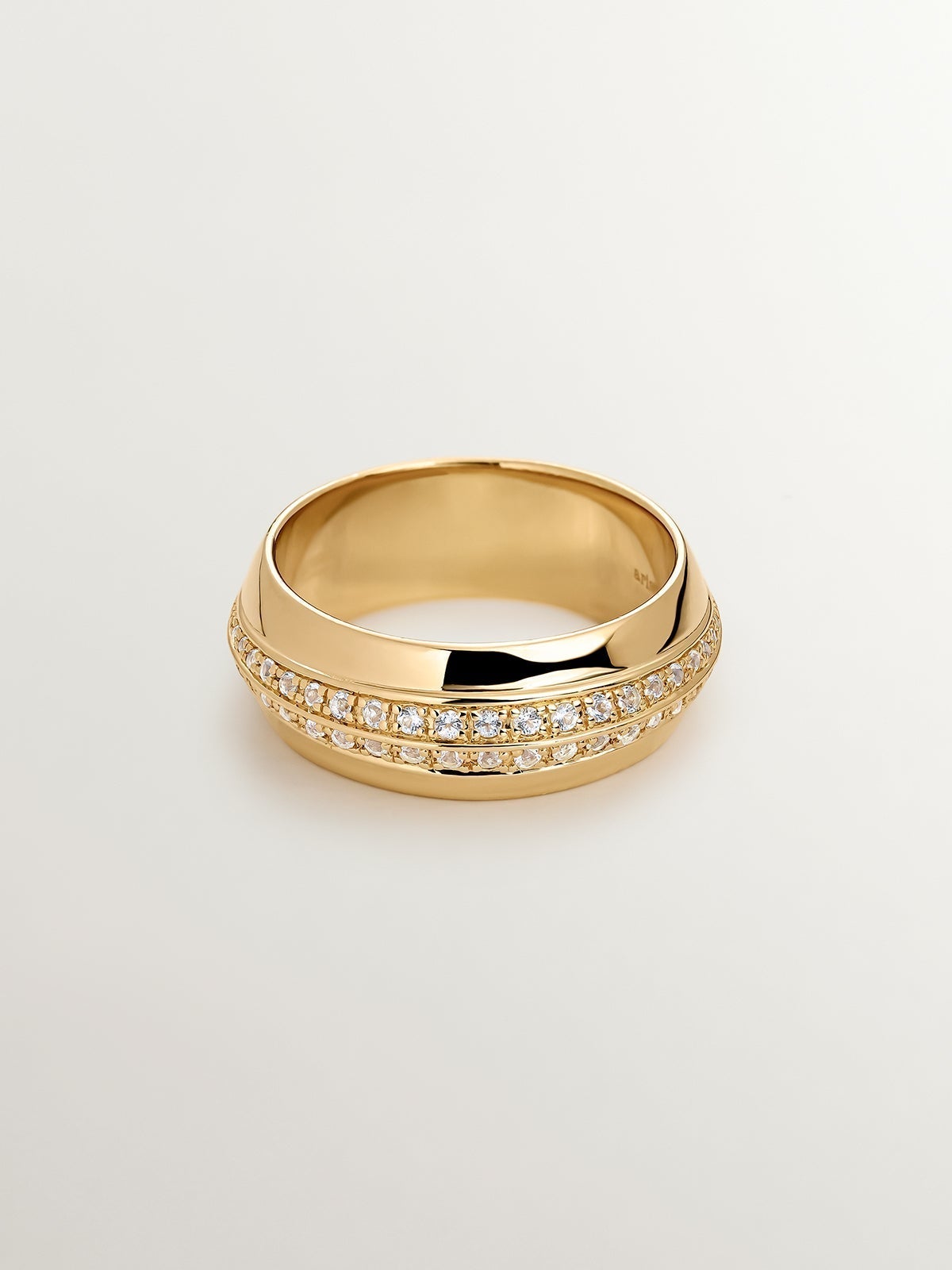 Anillo ancho de plata 925 bañada en oro amarillo de 18K con topacios blancos