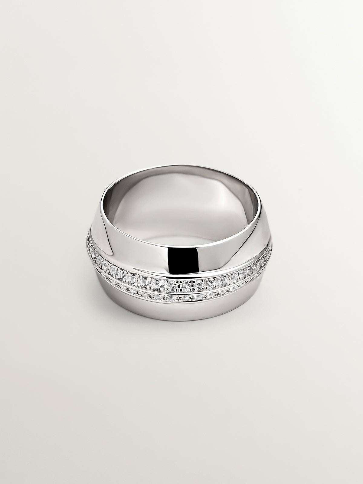 Anillo ancho de plata 925 con topacios blancos