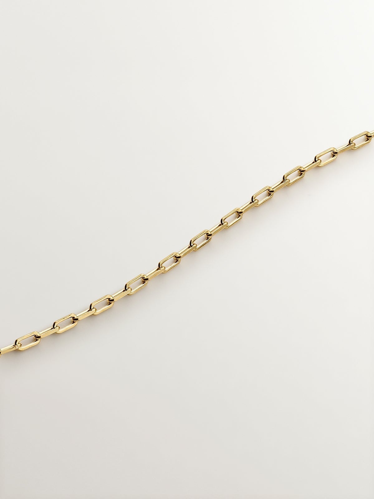 Collar de plata 925 bañada en oro amarillo de 18K con forma de uve y topacios blancos