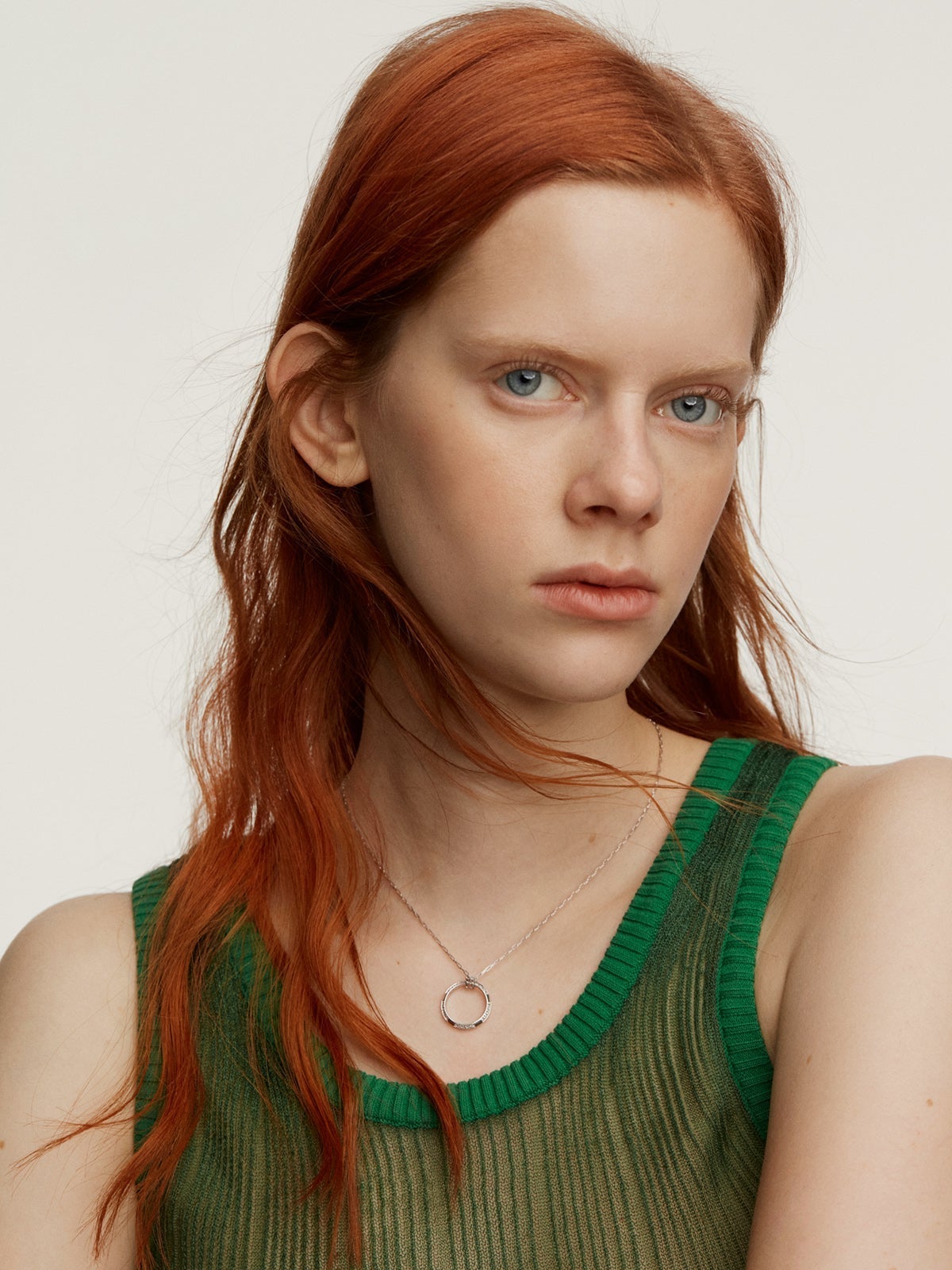 Colgante de plata 925 con círculo de topacios blancos