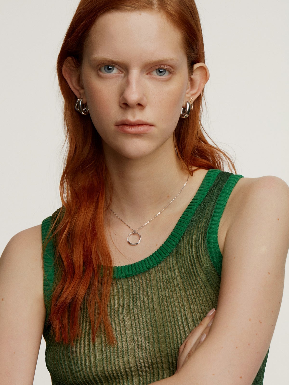 Colgante de plata 925 con círculo de topacios blancos