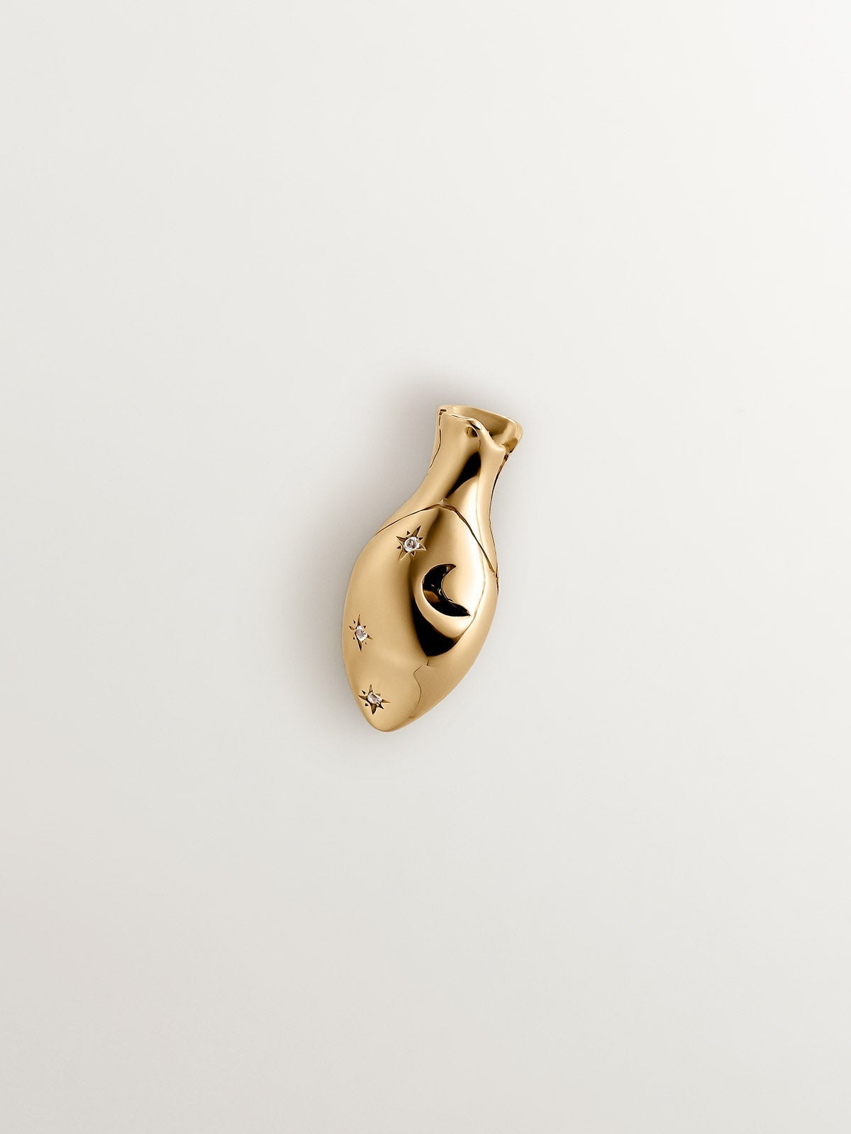 Charm de plata 925 bañada en oro amarillo de 18K con topacio blanco y forma de vasija