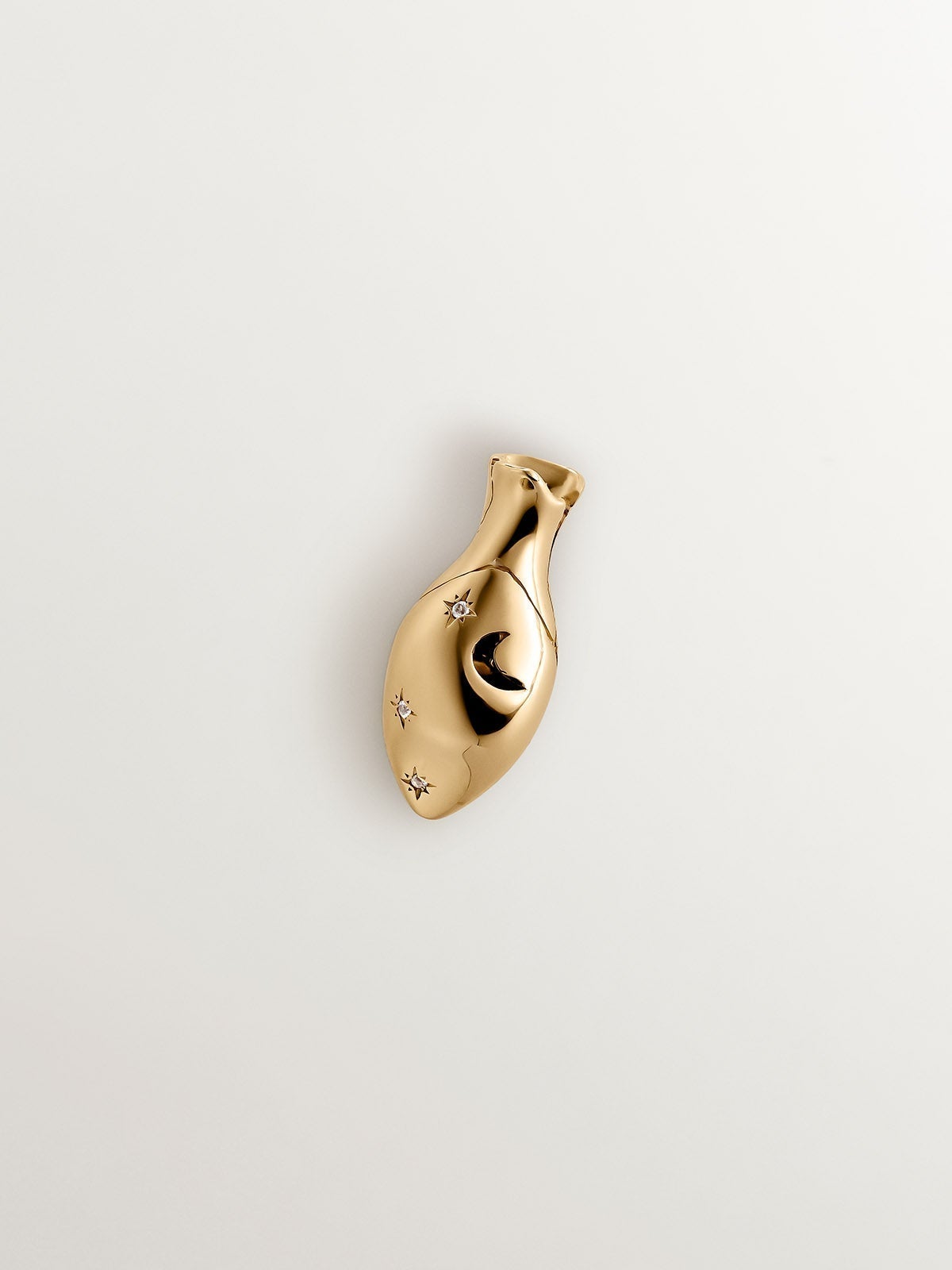 Charm de plata 925 bañada en oro amarillo de 18K con topacio blanco y forma de vasija