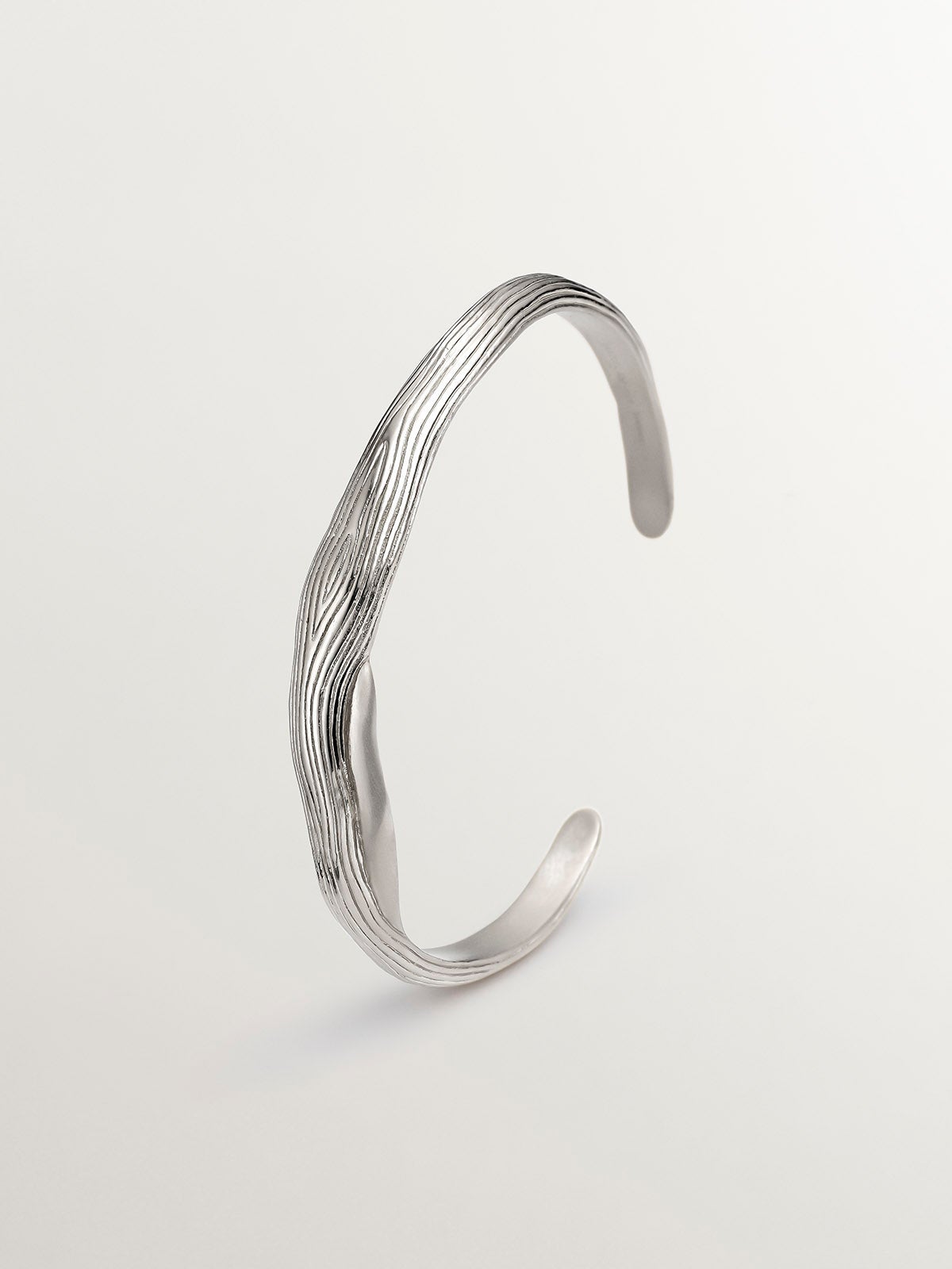 Pulsera de plata 925 con relieve y forma irregular