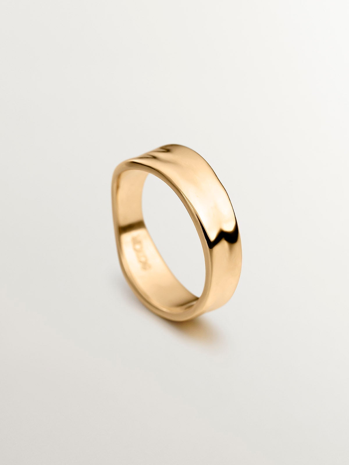 Anillo irregular de plata 925 bañada en oro amarillo de 18K