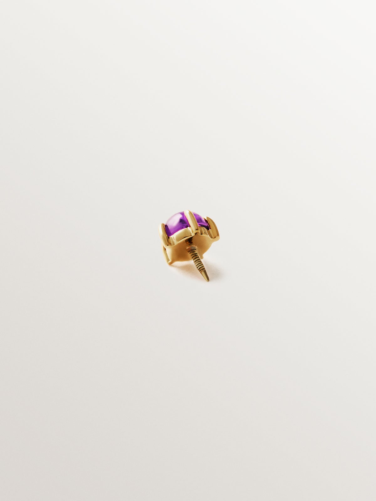 Piercing de oro amarillo de 18K con amatista morada