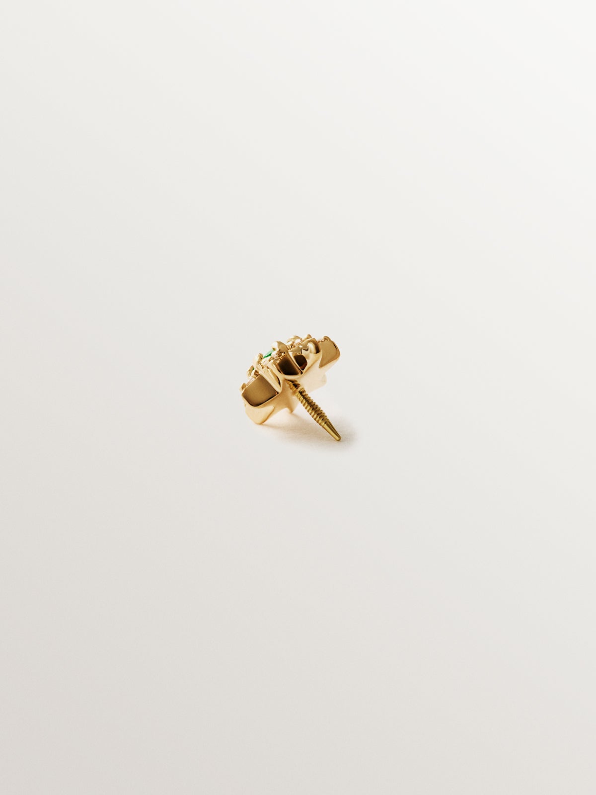 Piercing de oro amarillo de 18K con esmeralda y diamantes