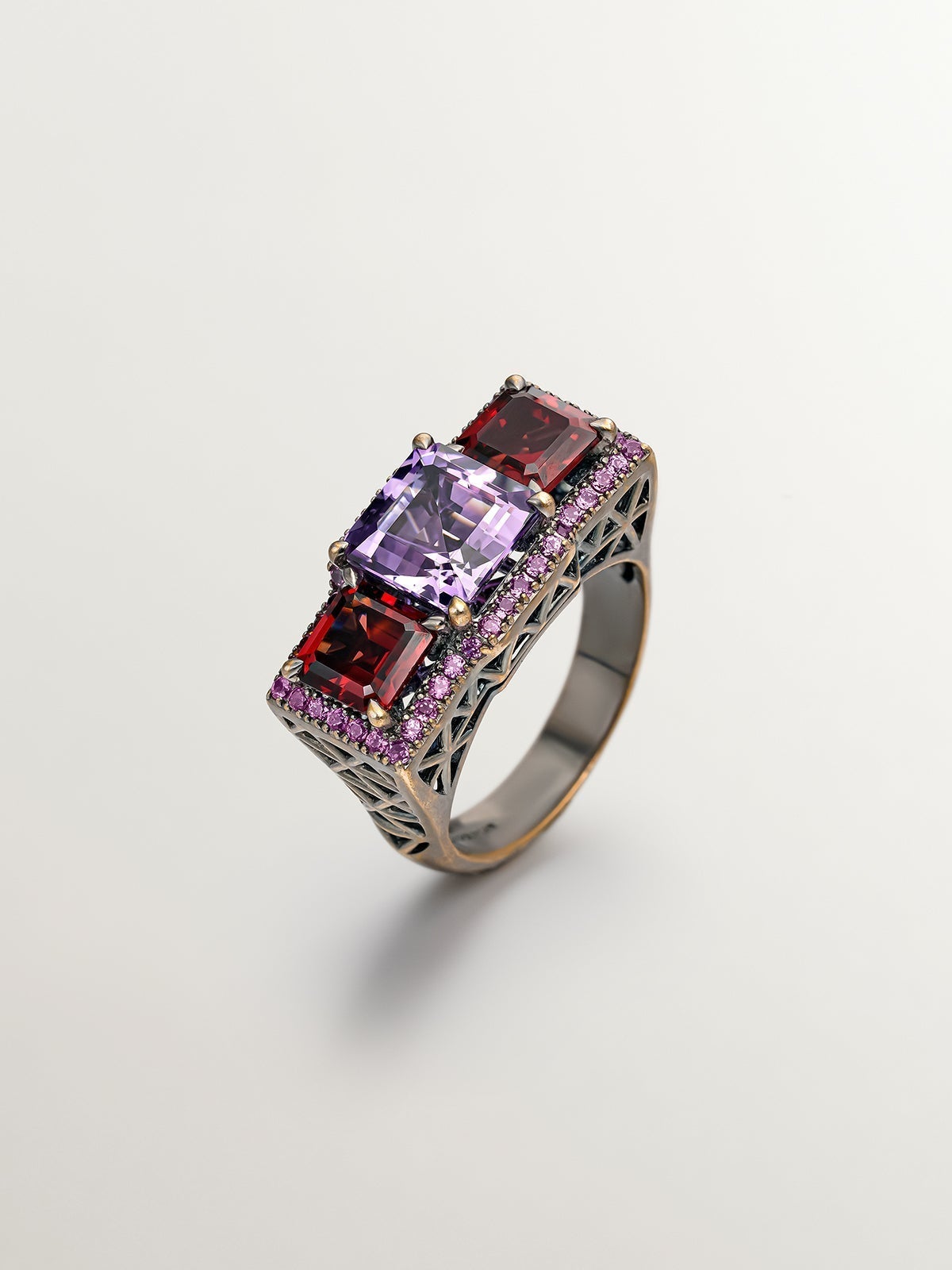 Anillo de plata 925 con amatista morada, granates y rodolitas moradas