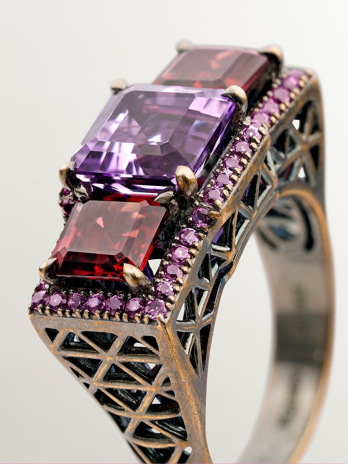 Anillo de plata 925 con amatista morada, granates y rodolitas moradas