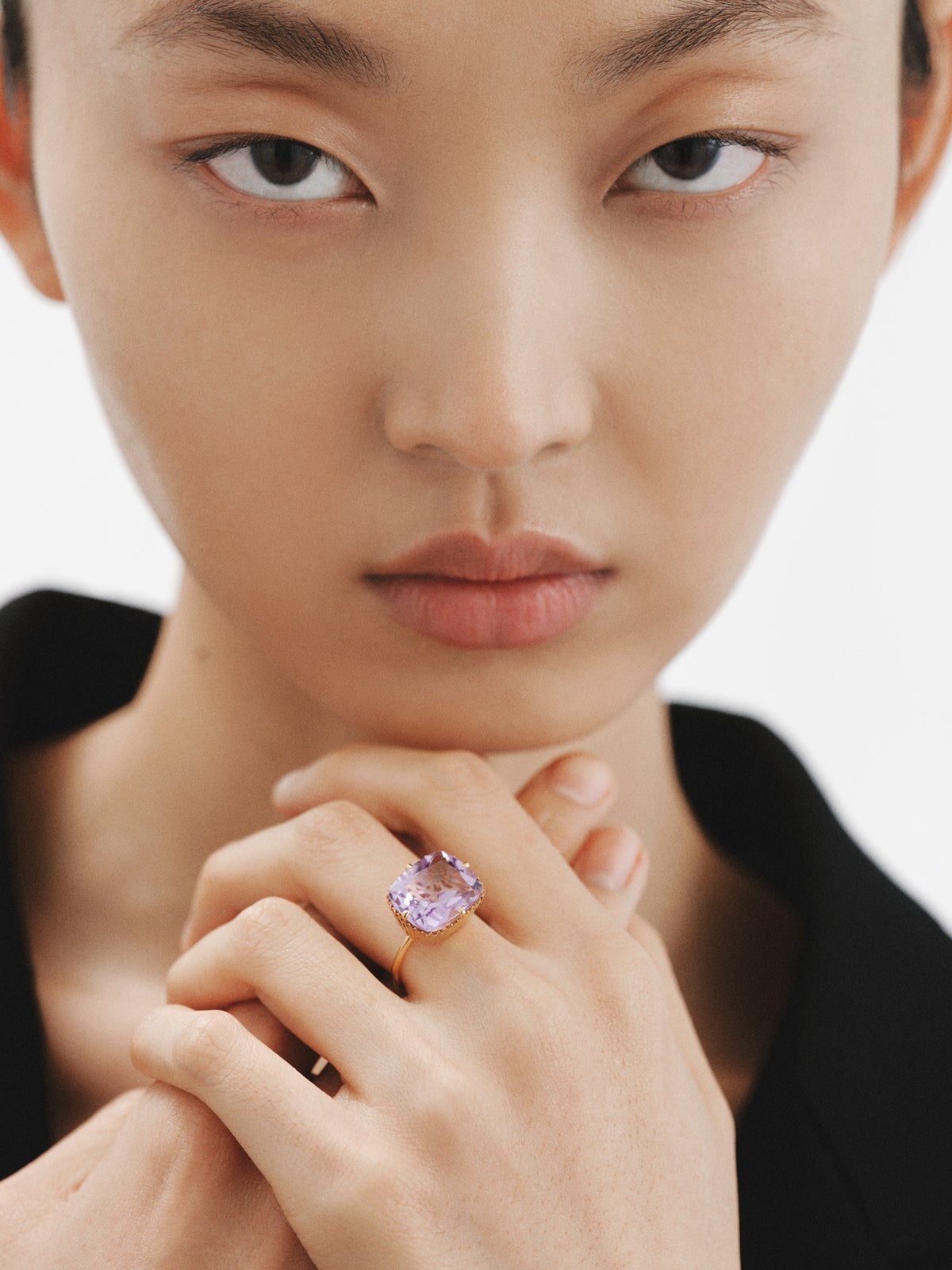 Anillo tipo cocktail de plata 925 bañada en oro amarillo de 18K con amatista rosa