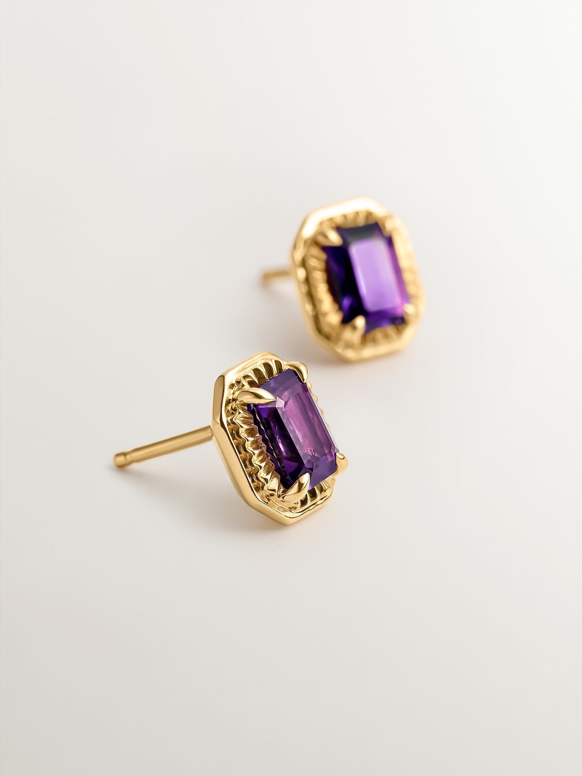 Pendientes de plata 925 bañada en oro amarillo de 18K con amatista morada