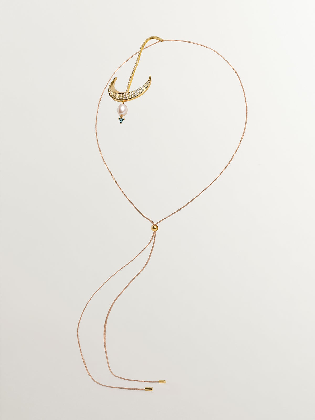 Headpiece de plata 925 bañada en oro amarillo de 9K con zafiros blancos, topacio azul london y perla
