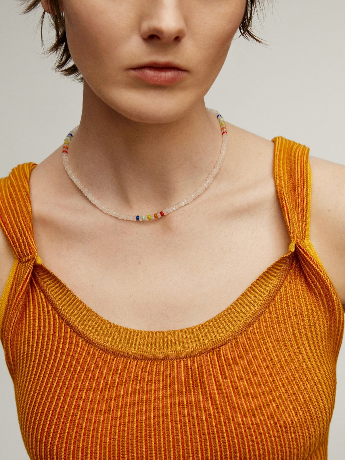 Collar de plata 925 bañada en oro amarillo de 18K con bolitas de piedra luna
