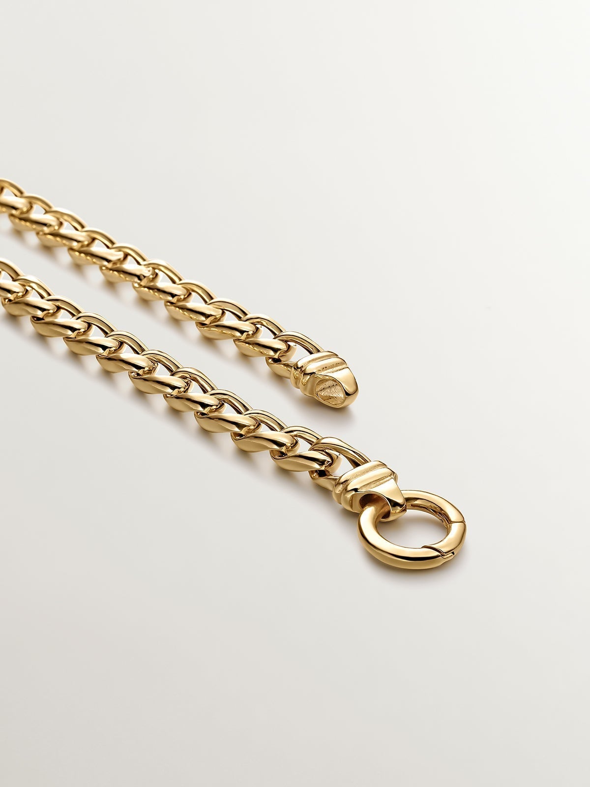Cadena de eslabones barbados de plata 925 bañada en oro amarillo de 18K