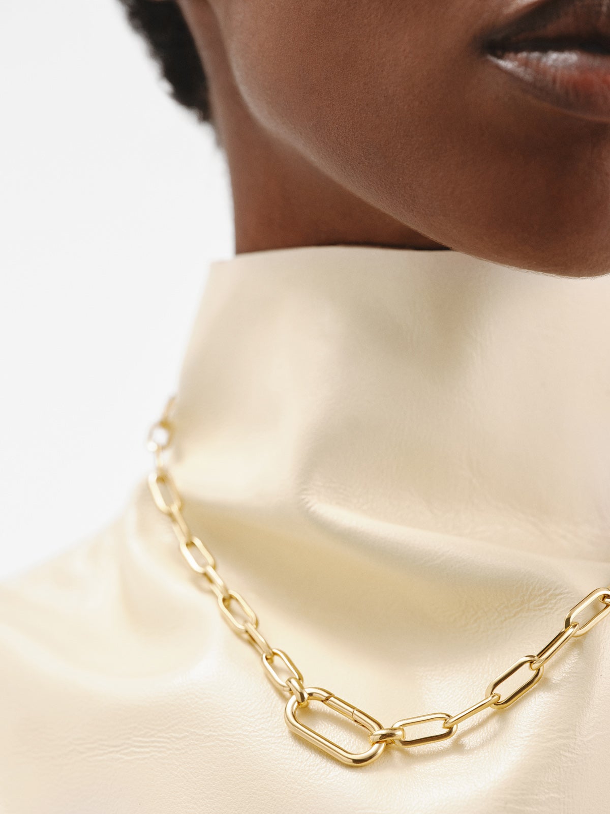 Mosquetón ovalado de plata 925 bañada en oro amarillo de 18K