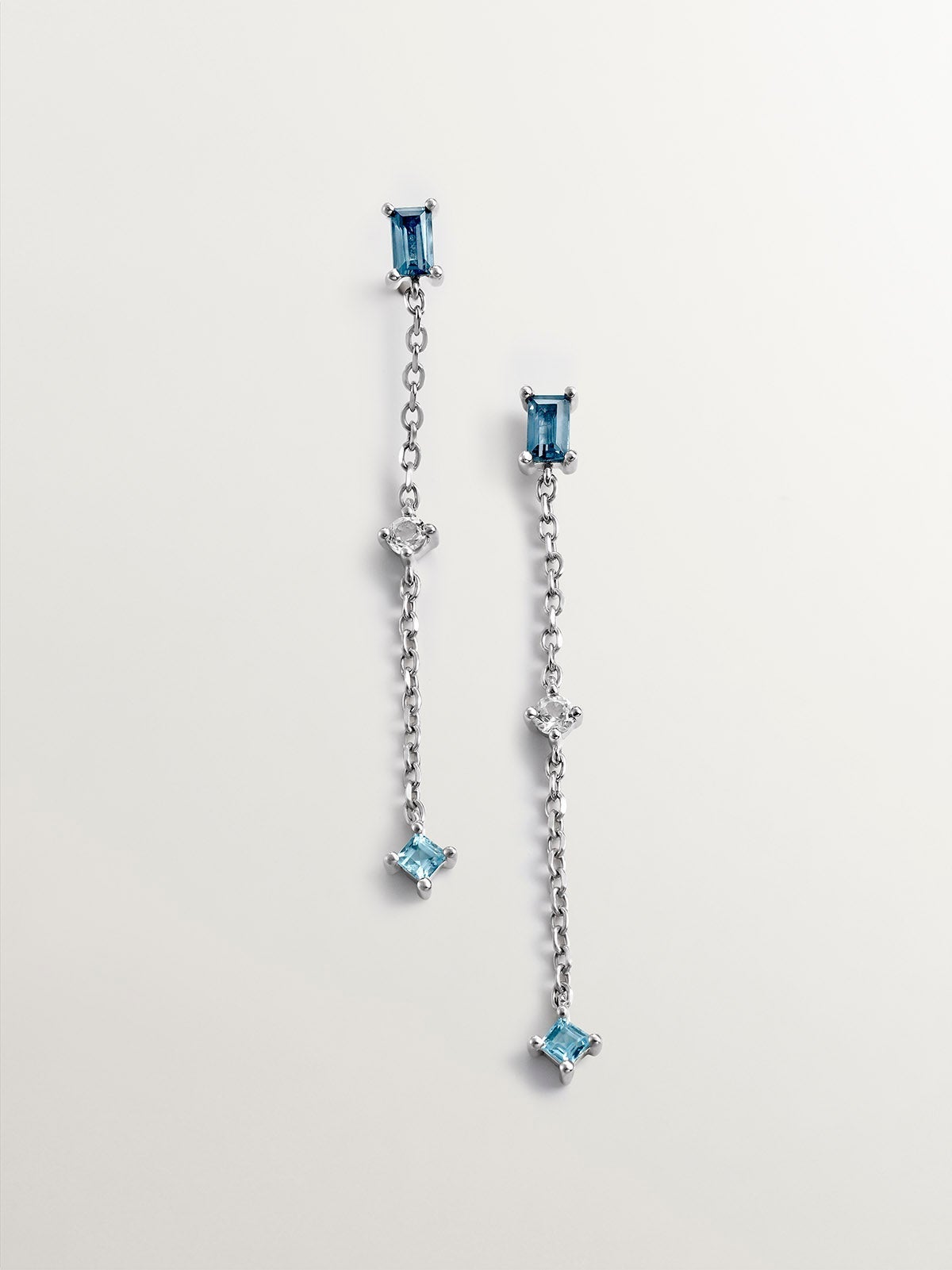 Pendientes largos de cadena de plata 925 con topacios azules y blancos