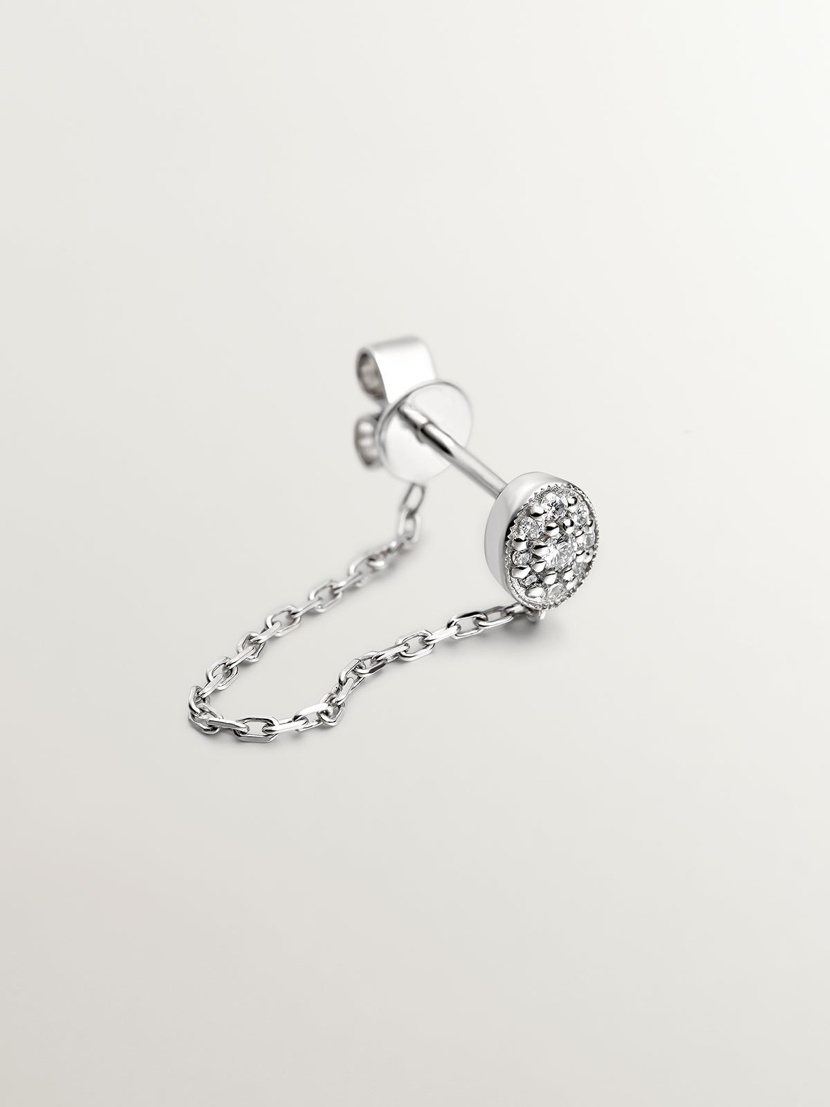 Pendiente individual de oro blanco de 18K con cadena y diamantes