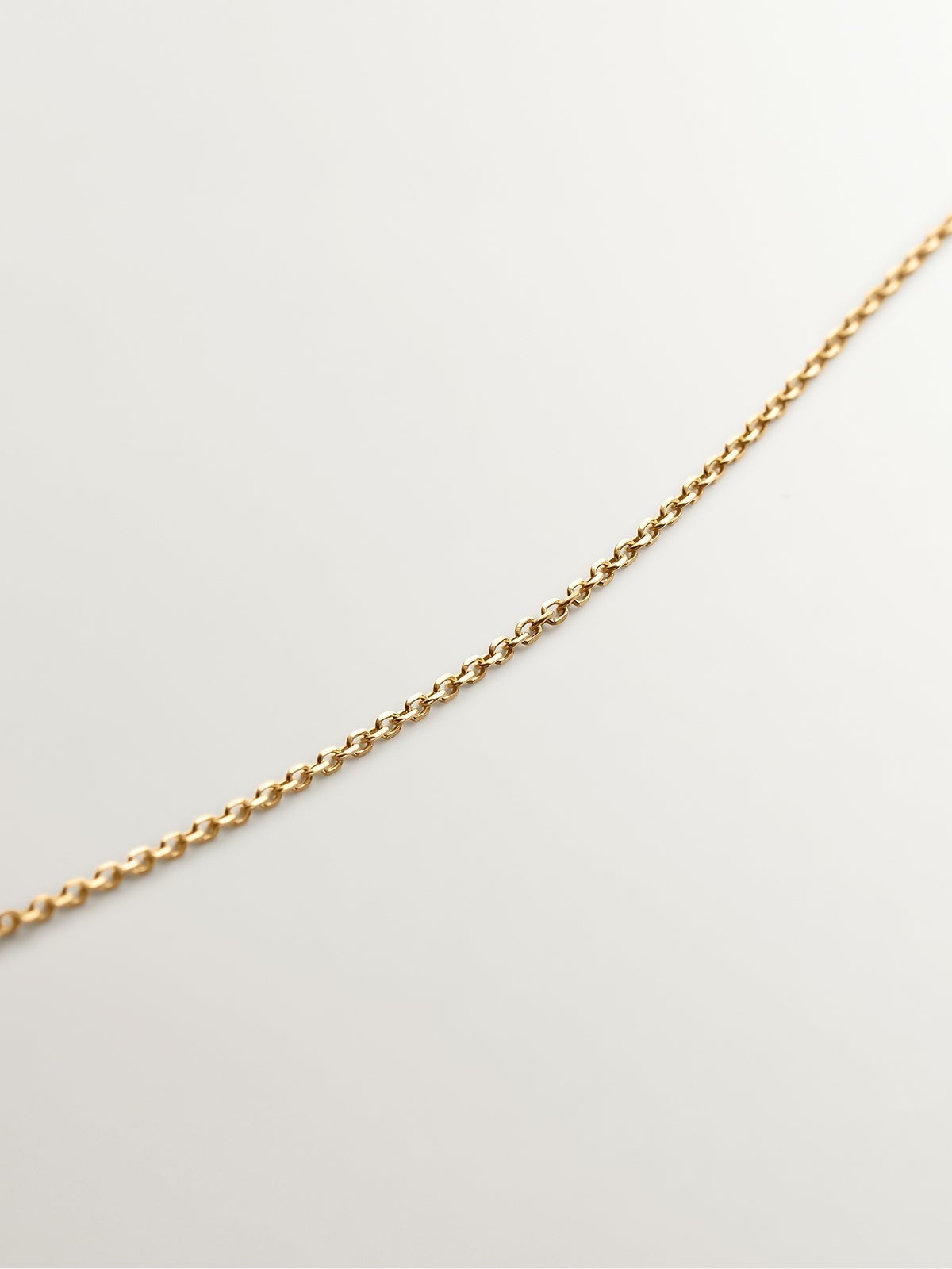 Colgante de oro amarillo de 18K con diamantes