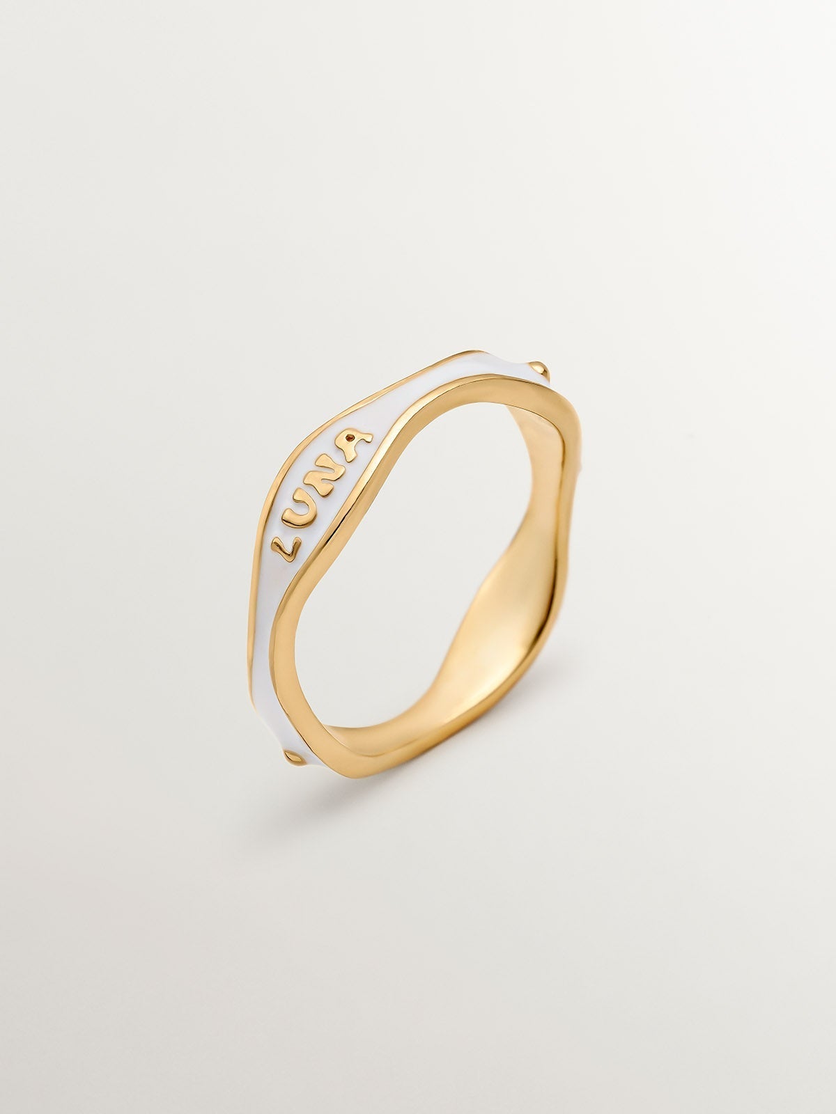 Anillo de Plata Bañada en Oro de 18kt con Esmalte Blanco de la Colección RUSH