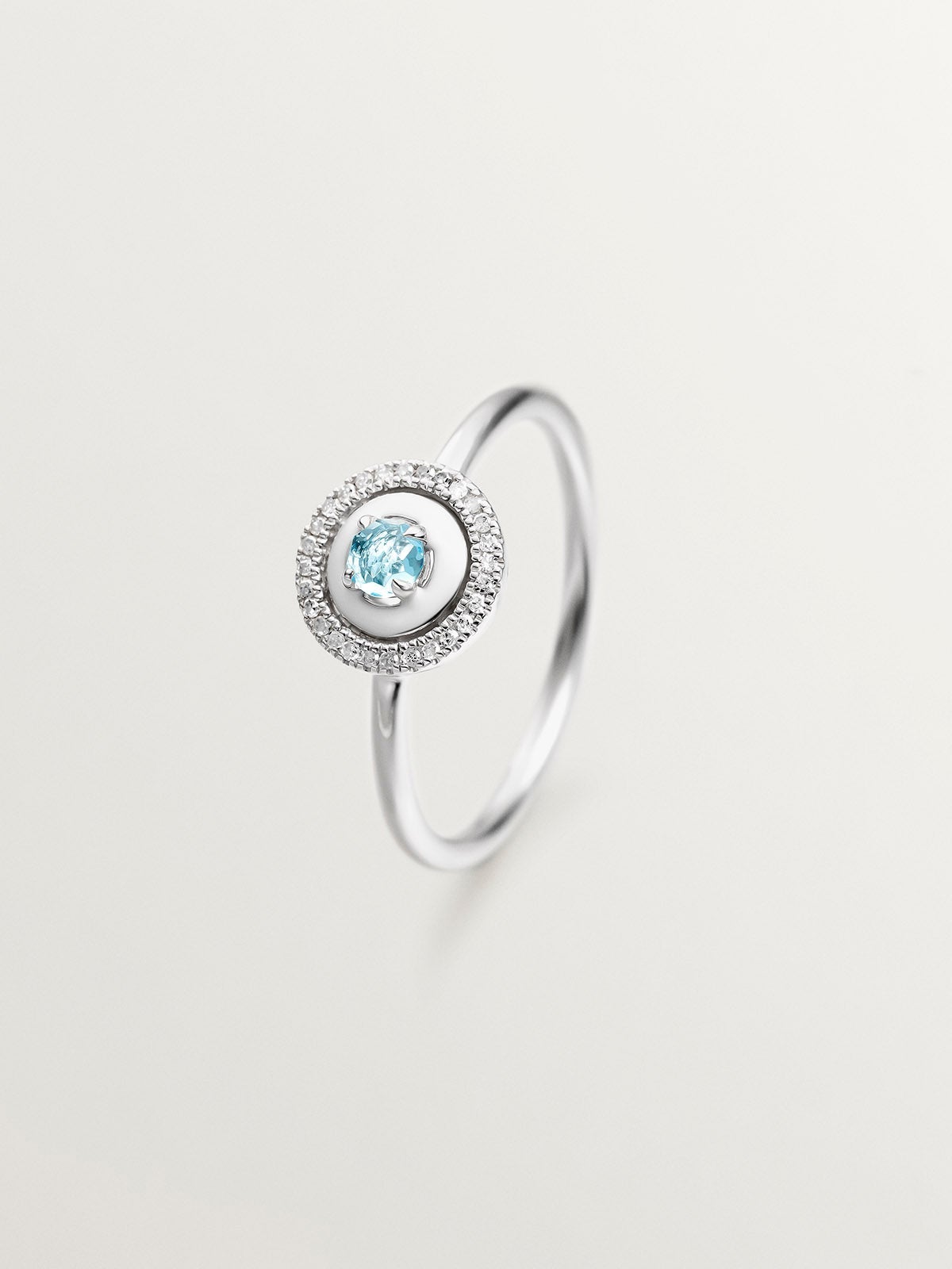Anillo de plata 925 con topacio azul swiss, diamantes blancos y esmalte blanco