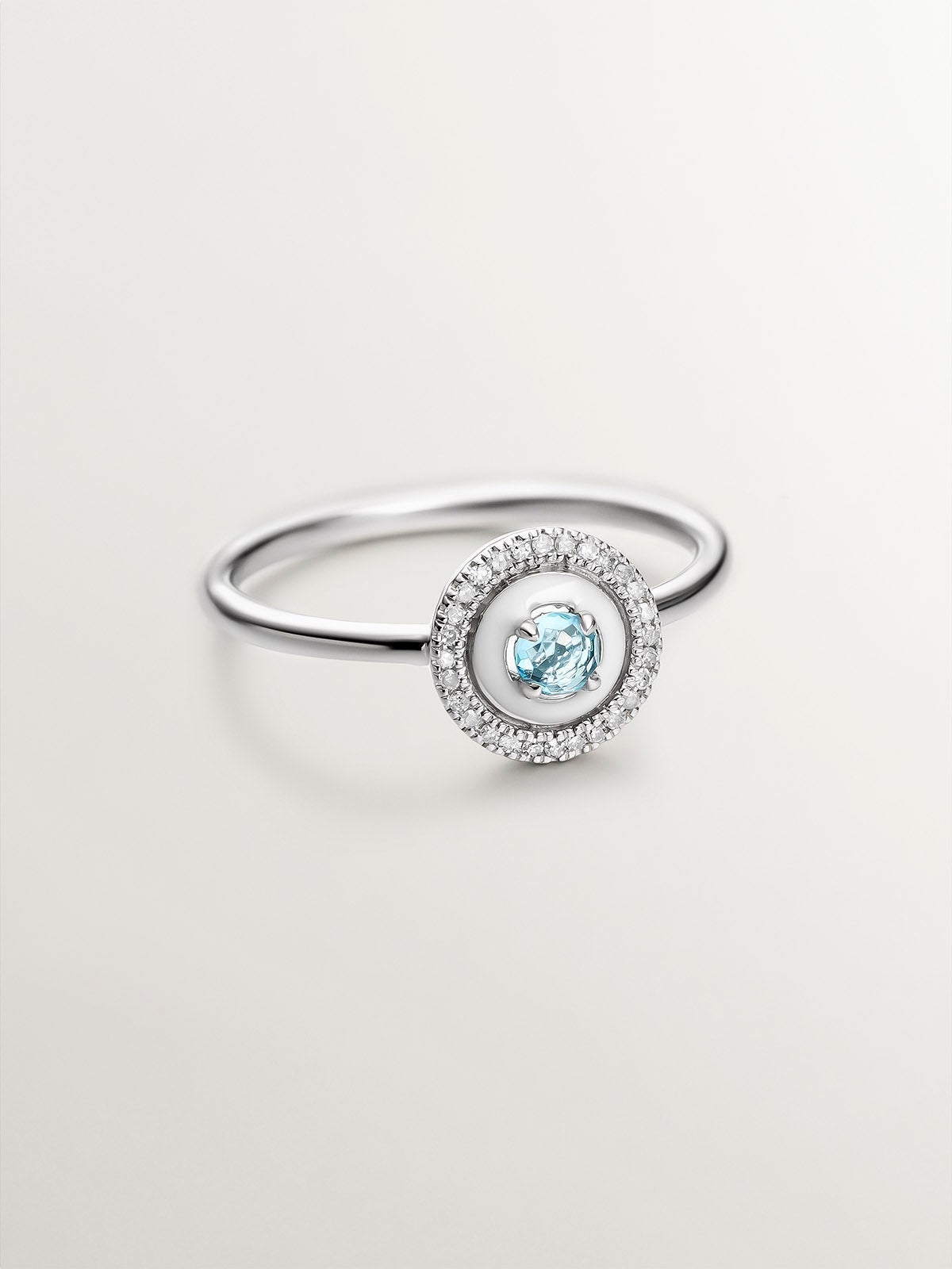Anillo de plata 925 con topacio azul swiss, diamantes blancos y esmalte blanco