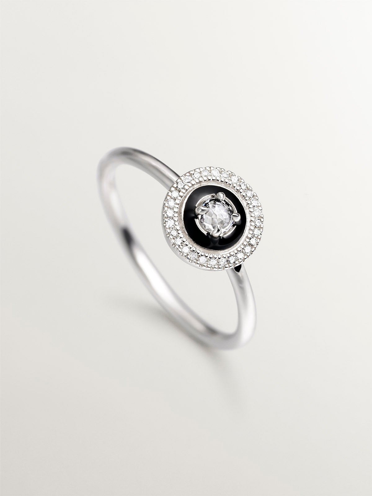 Anillo de plata 925 con topacio blanco, diamantes blancos y esmalte negro