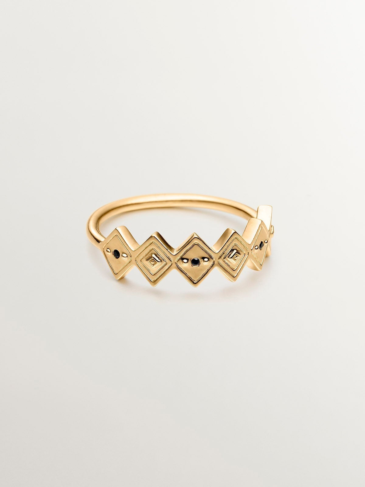 Anillo de plata 925 bañada en oro amarillo de 18K con espinelas negras