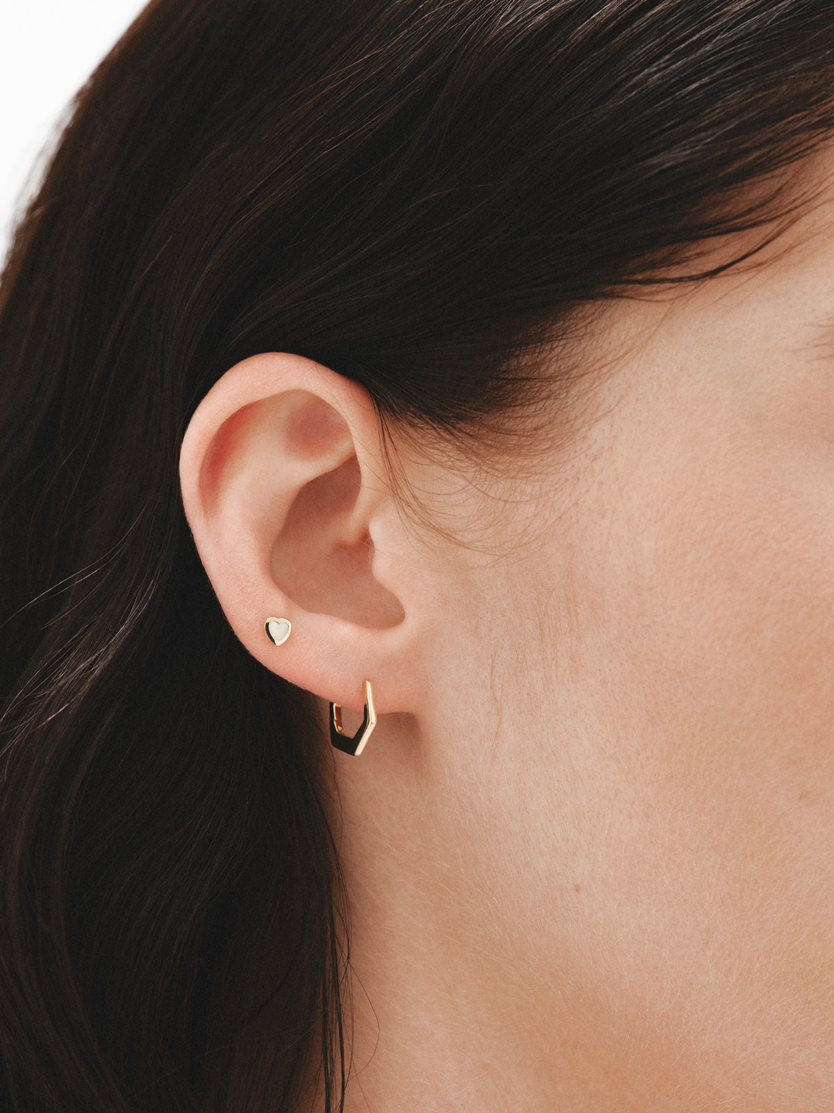 18K yellow gold single piercing with turquoise opal