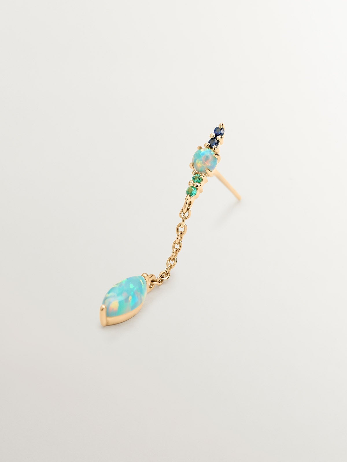 Pendiente individual de cadena de oro amarillo de 18K con ópalos lab grown, zafiros y esmeralda