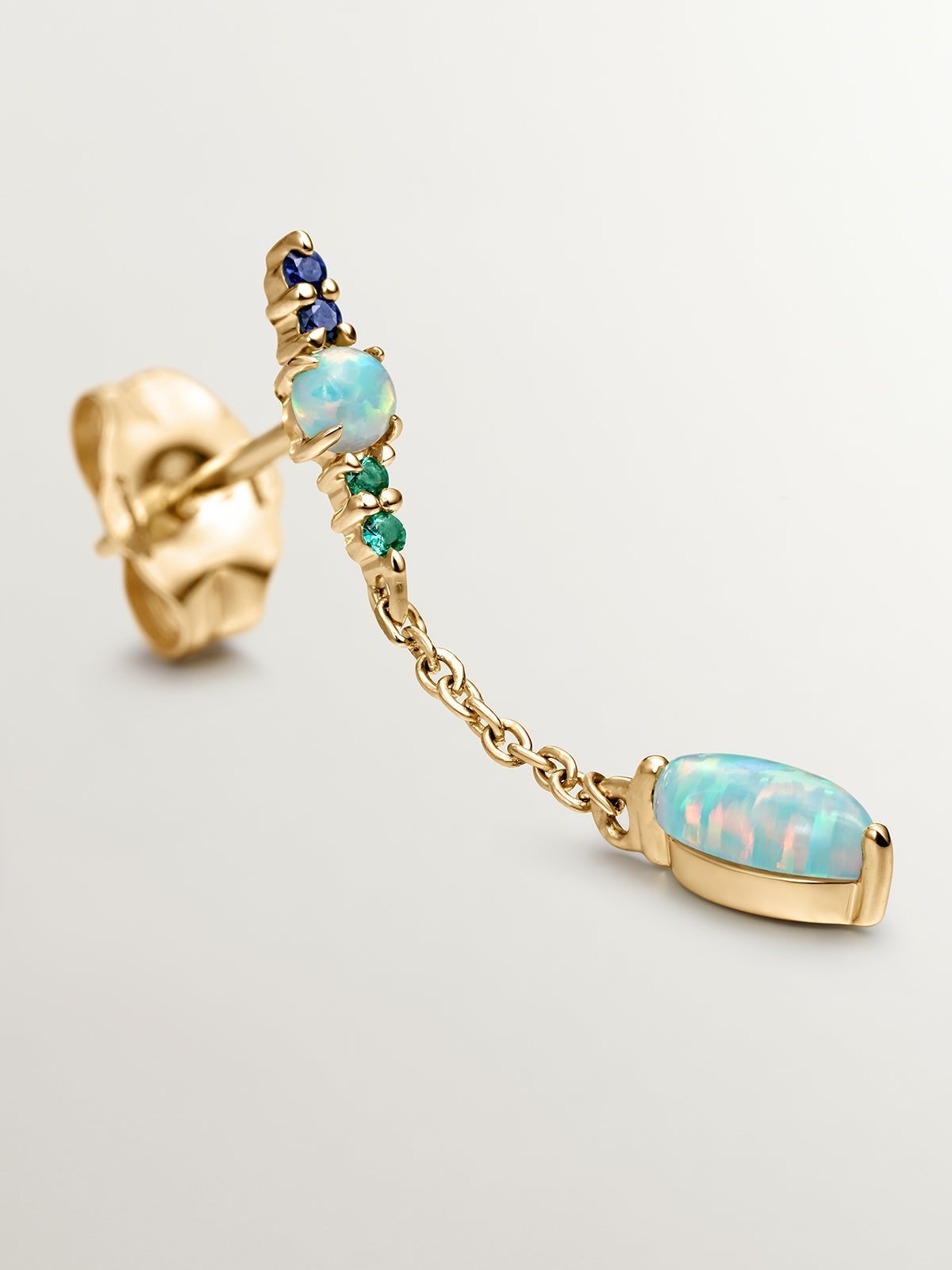 Pendiente individual de cadena de oro amarillo de 18K con ópalos lab grown, zafiros y esmeralda