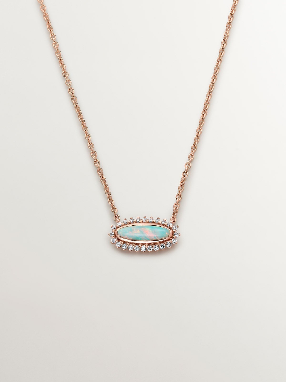 Collar de oro rosa de 18K con ópalo blanco y diamantes