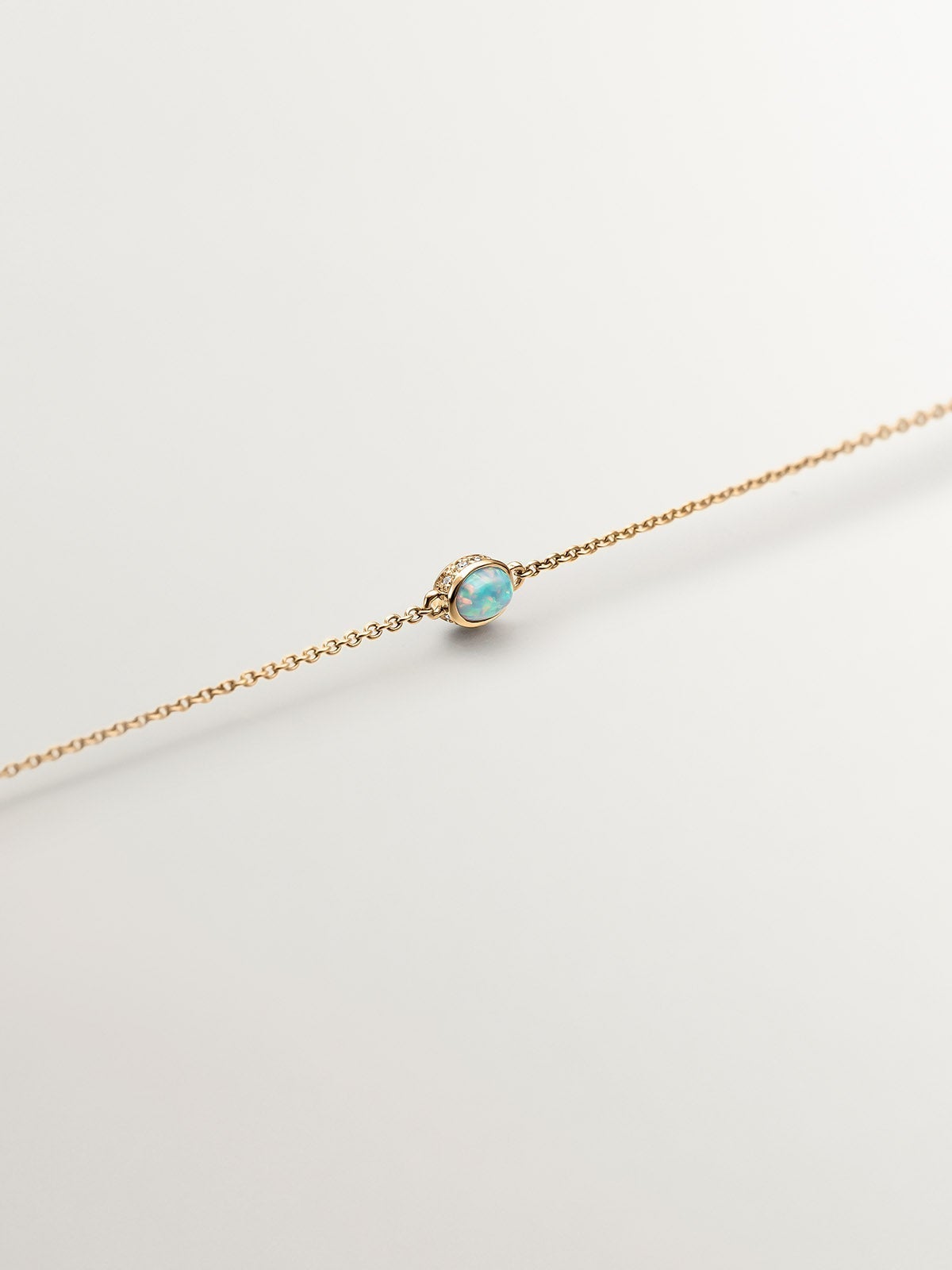 Pulsera de oro amarillo de 18K con ópalos turquesas y diamantes