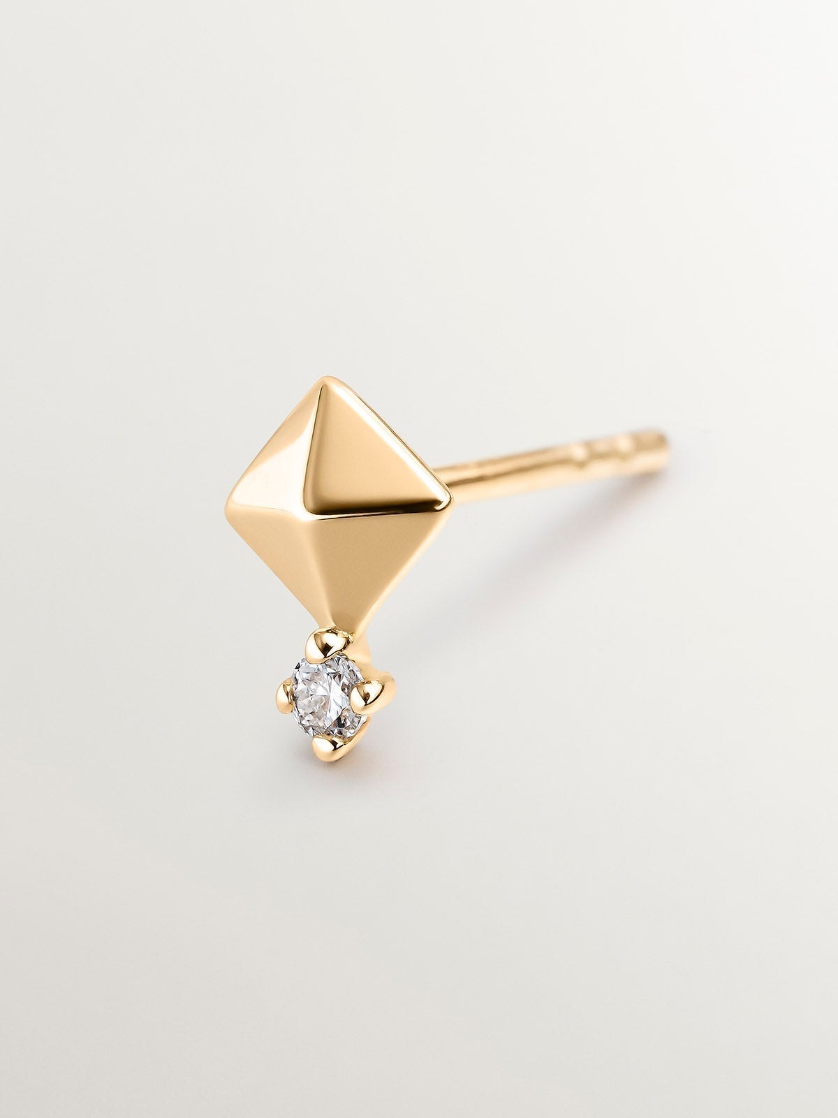 Pendiente individual de oro amarillo de 18K con diamante