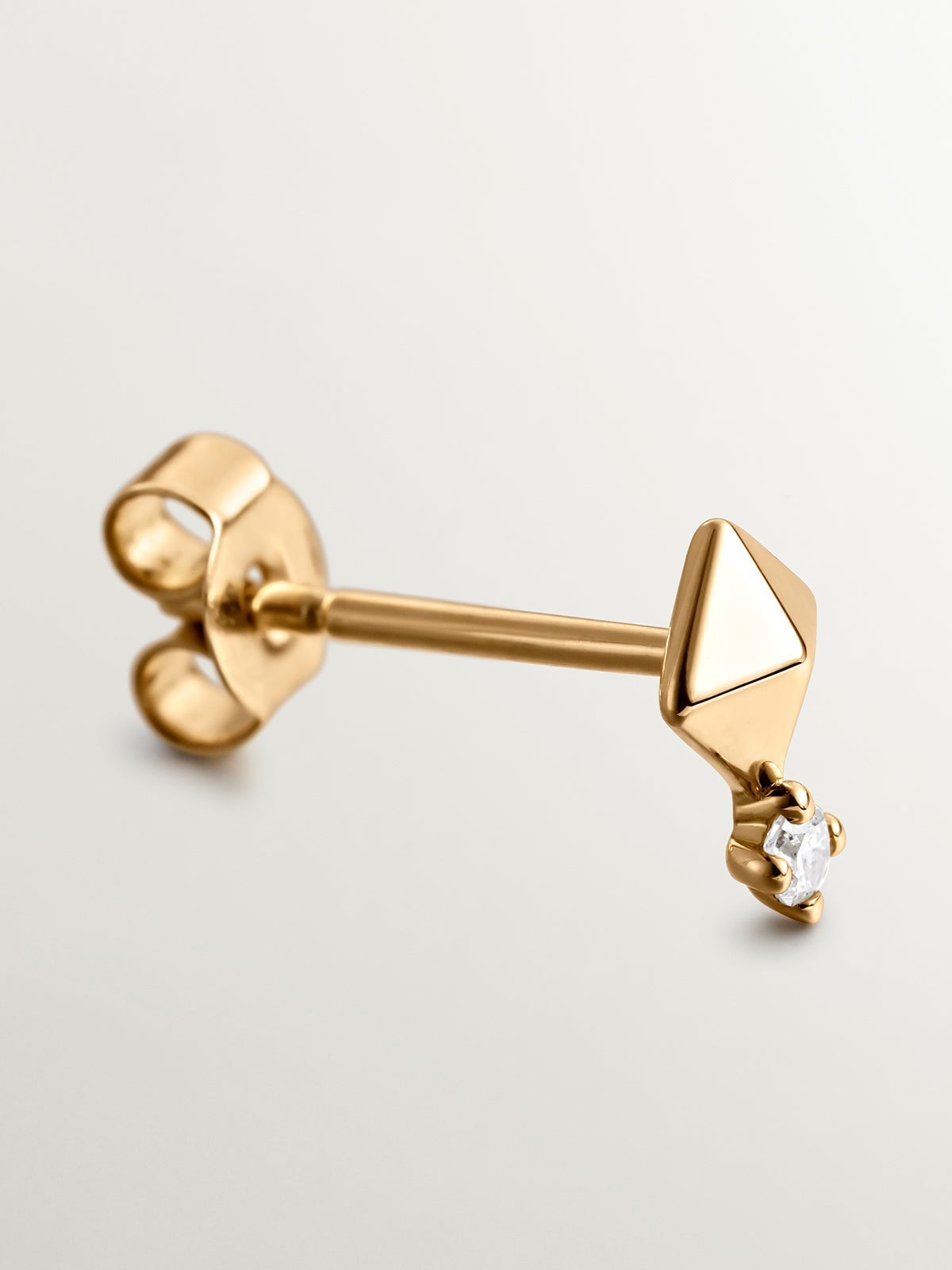 Pendiente individual de oro amarillo de 18K con diamante