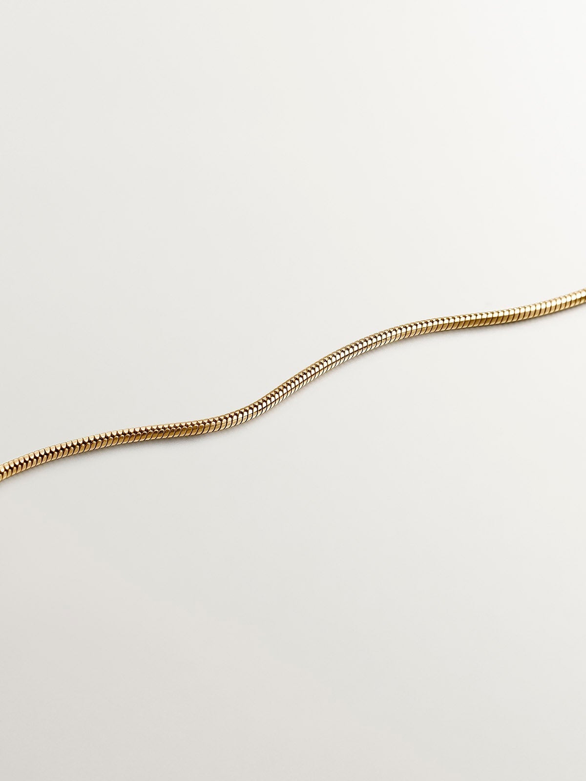 Pulsera de plata 925 bañada en oro amarillo de 18K de eslabones barbado con motivo geométrico
