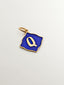 Charm de plata 925 bañada en oro amarillo de 18K con inicial Q y esmalte azul con forma de rombo irregular