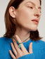 Charm de plata 925 bañada en oro amarillo de 18K con inicial V y esmalte turquesa con forma de rombo