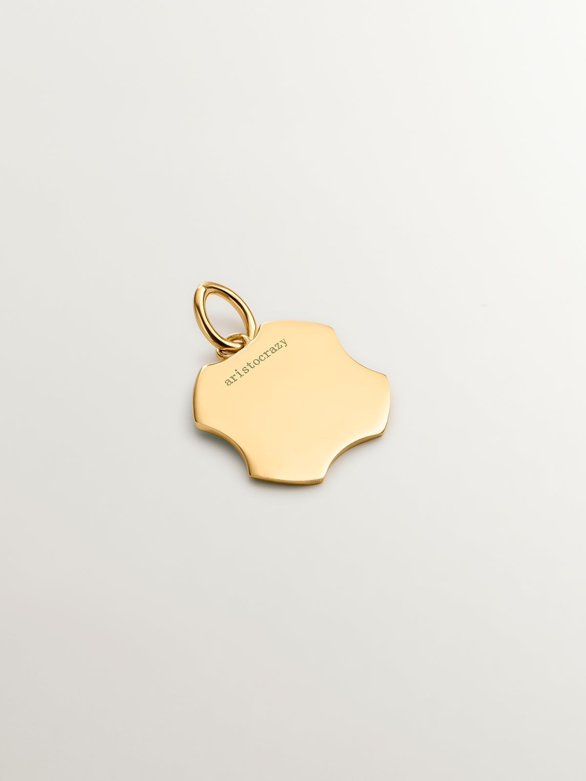 Charm de plata 925 bañada en oro amarillo de 18K con inicial X y esmalte turquesa con forma irregular